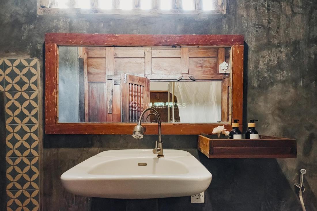 Kayu Beach Villa By Twospaces, Nusa Dua Beach エクステリア 写真